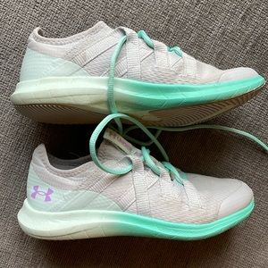 VGUC Girl’s Sneakers